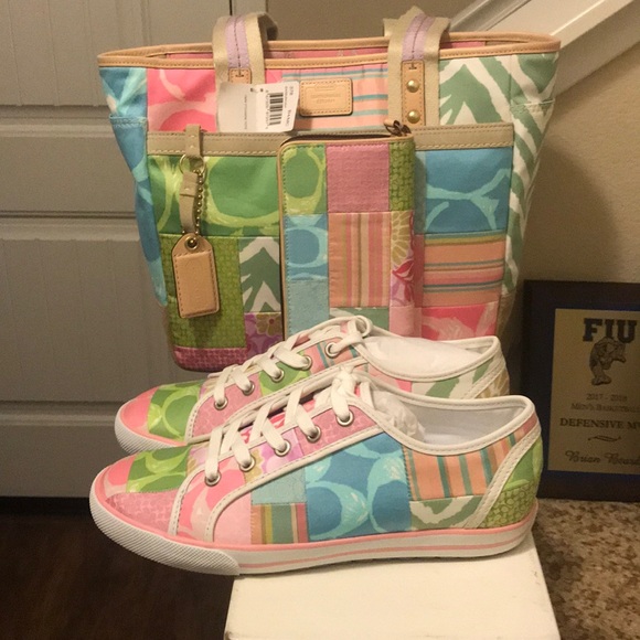 MULTI-COLORED COACH PURSE W/ WALLET & SHOES - Picture 1 of 2